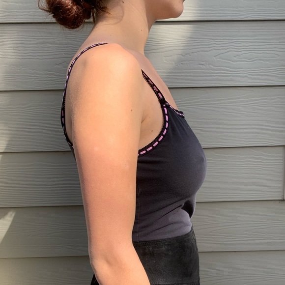Black tank top lined with pink ribbon - Picture 2 of 3